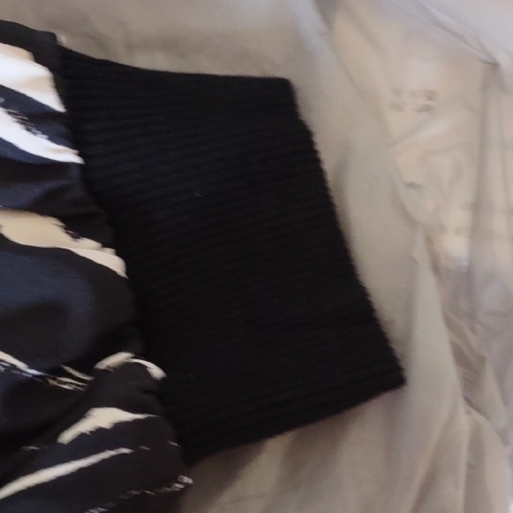 Alfani Black and White 100% Silk Blouse Size 12 - Picture 6 of 6